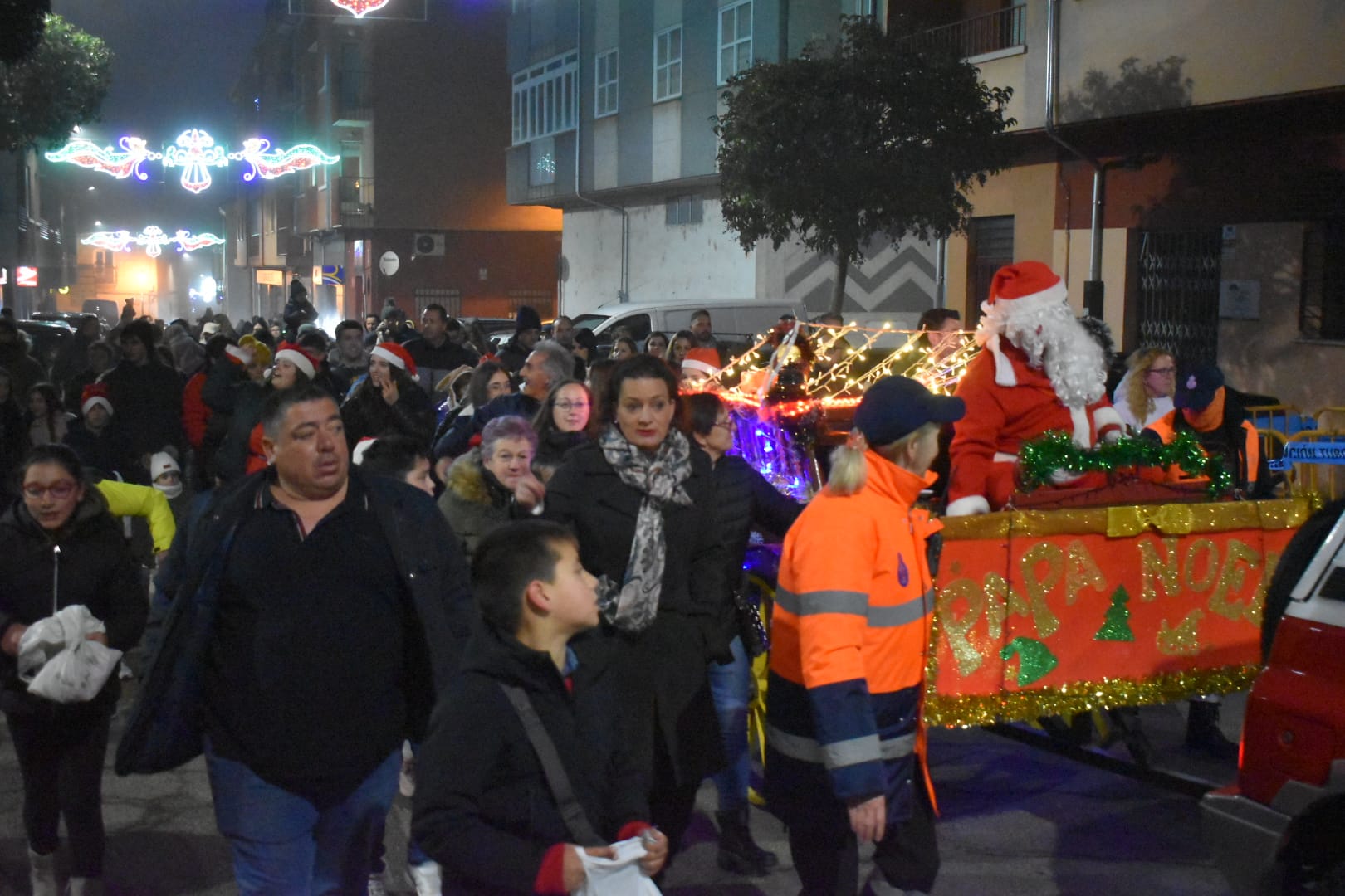 Alba sale a la calle con la cabalgata de Santa Claus