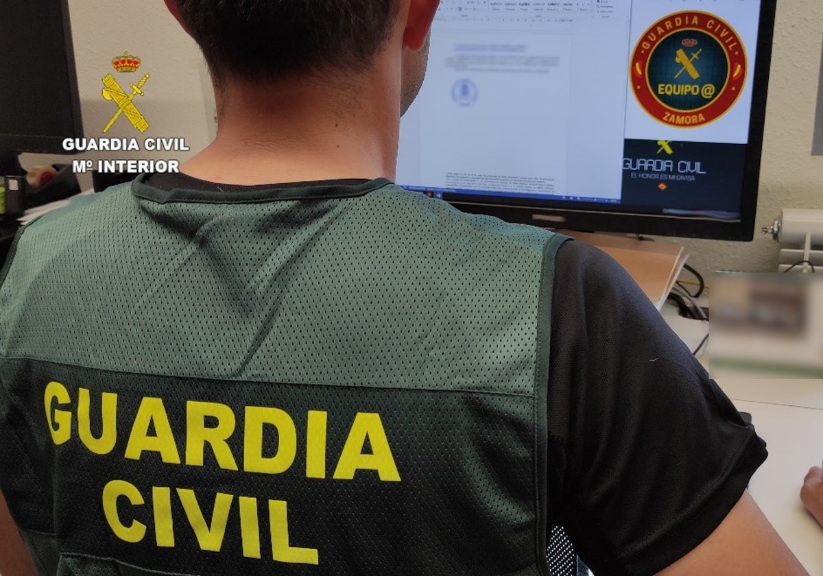 Un agente de la Guardia Civil del Equipo @ de Zamora.