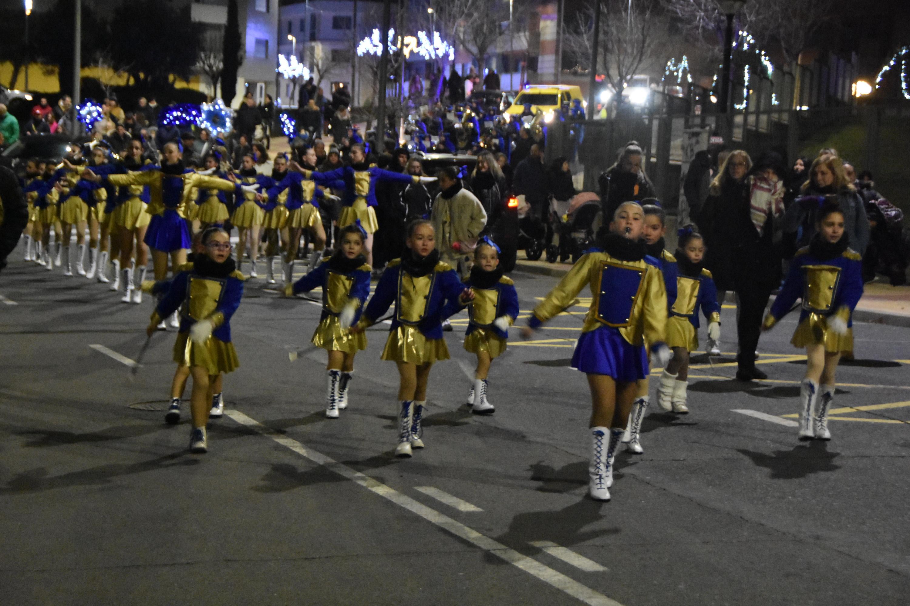 Música y alegría para recibir al cartero real en Carbajosa
