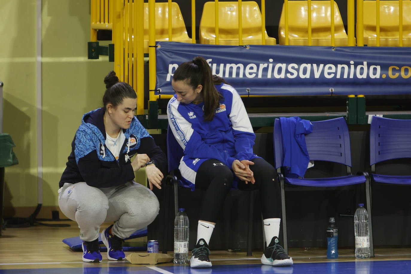 Hatar exhibe sus 2,08 en su primer entrenamiento con Avenida