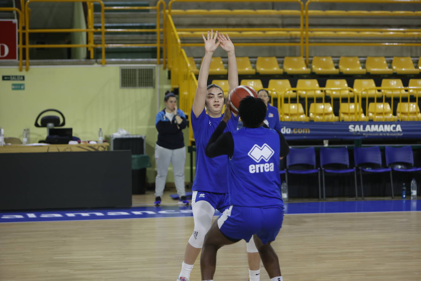 Hatar exhibe sus 2,08 en su primer entrenamiento con Avenida