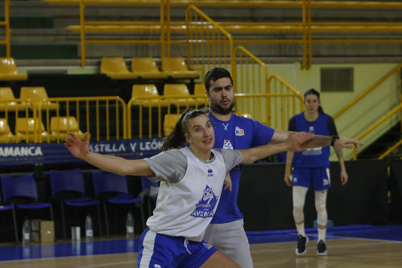 Hatar exhibe sus 2,08 en su primer entrenamiento con Avenida