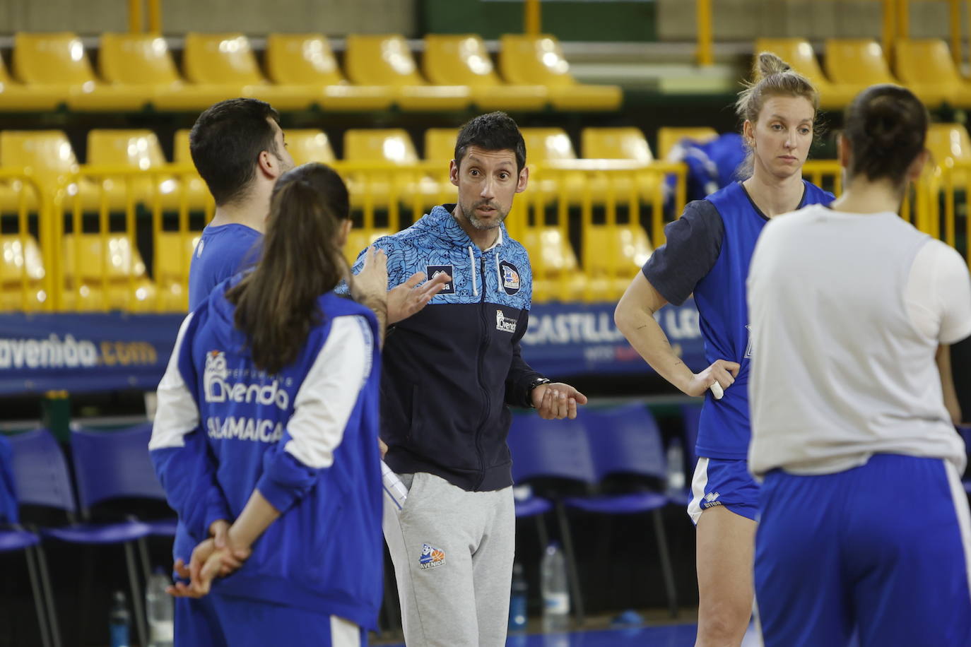 Hatar exhibe sus 2,08 en su primer entrenamiento con Avenida