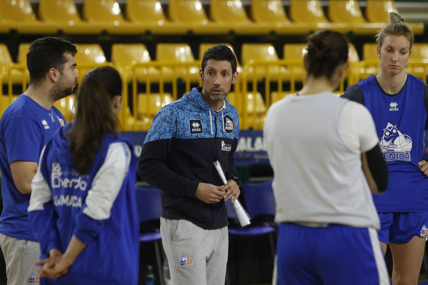 Hatar exhibe sus 2,08 en su primer entrenamiento con Avenida