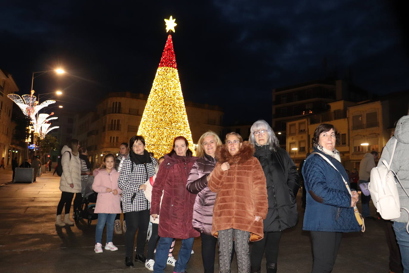 Guijuelo muestra su lado más solidario con la chocolatada de la Plaza Mayor