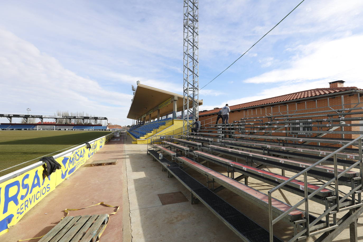Unionistas comienza a instalar las gradas supletorias para recibir al Villarreal