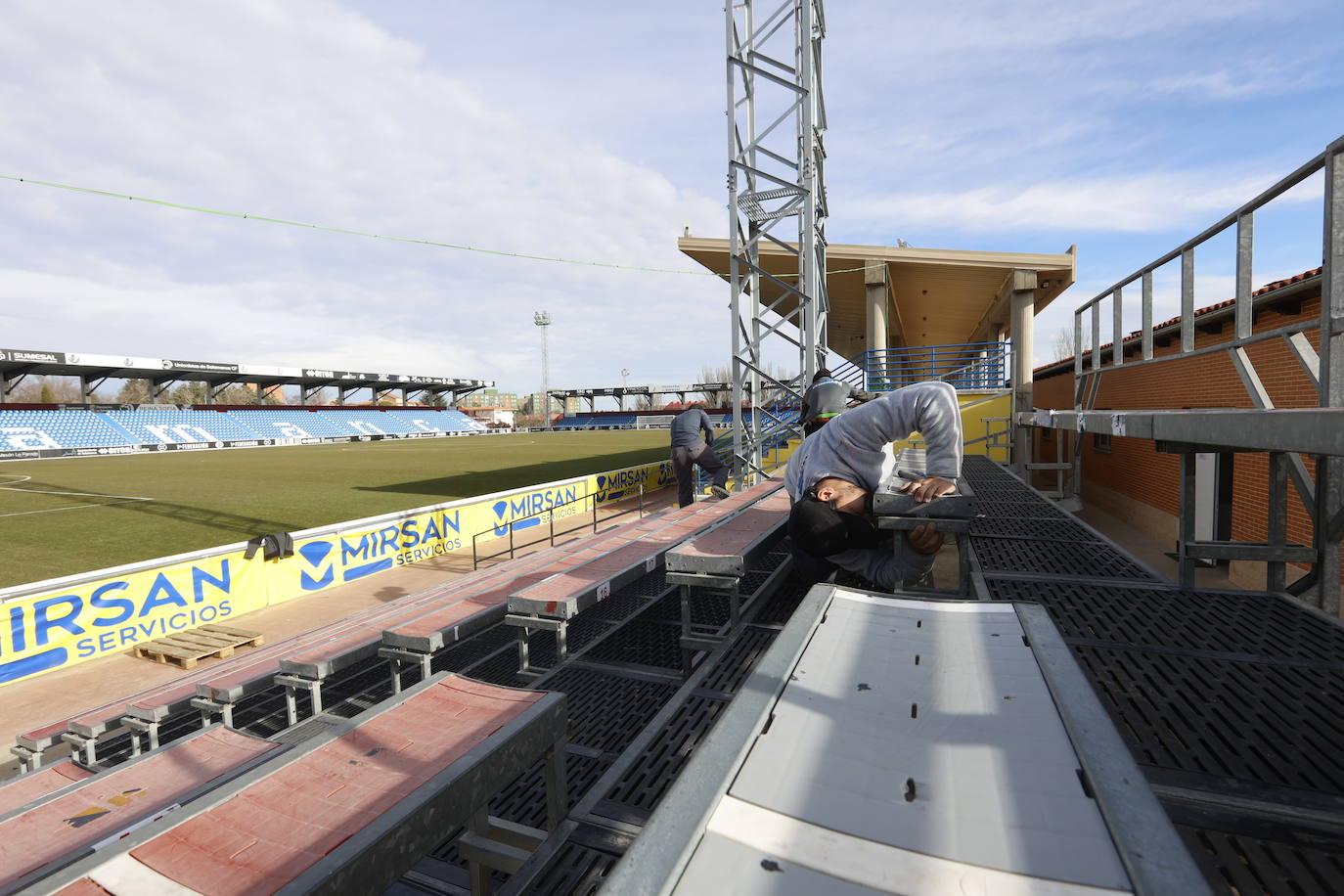 Unionistas comienza a instalar las gradas supletorias para recibir al Villarreal