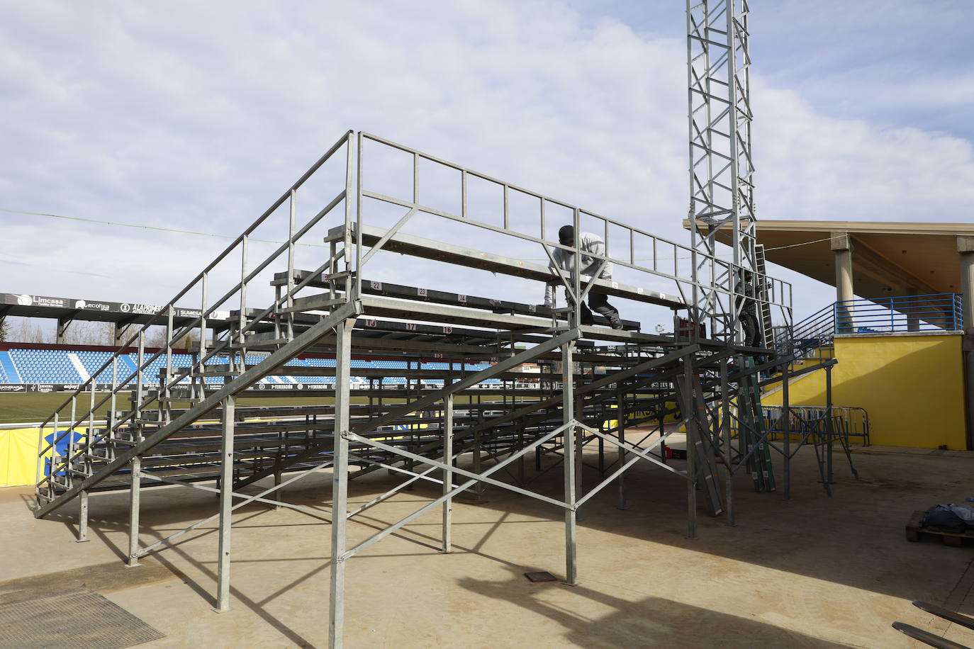 Unionistas comienza a instalar las gradas supletorias para recibir al Villarreal