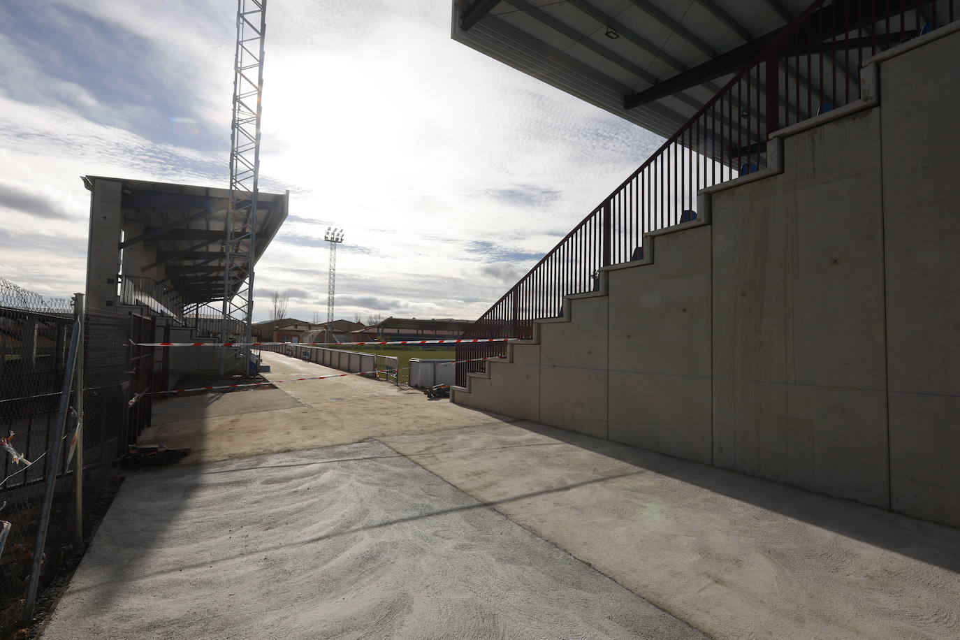 Unionistas comienza a instalar las gradas supletorias para recibir al Villarreal