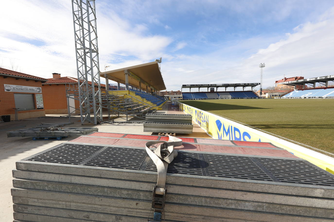 Unionistas comienza a instalar las gradas supletorias para recibir al Villarreal