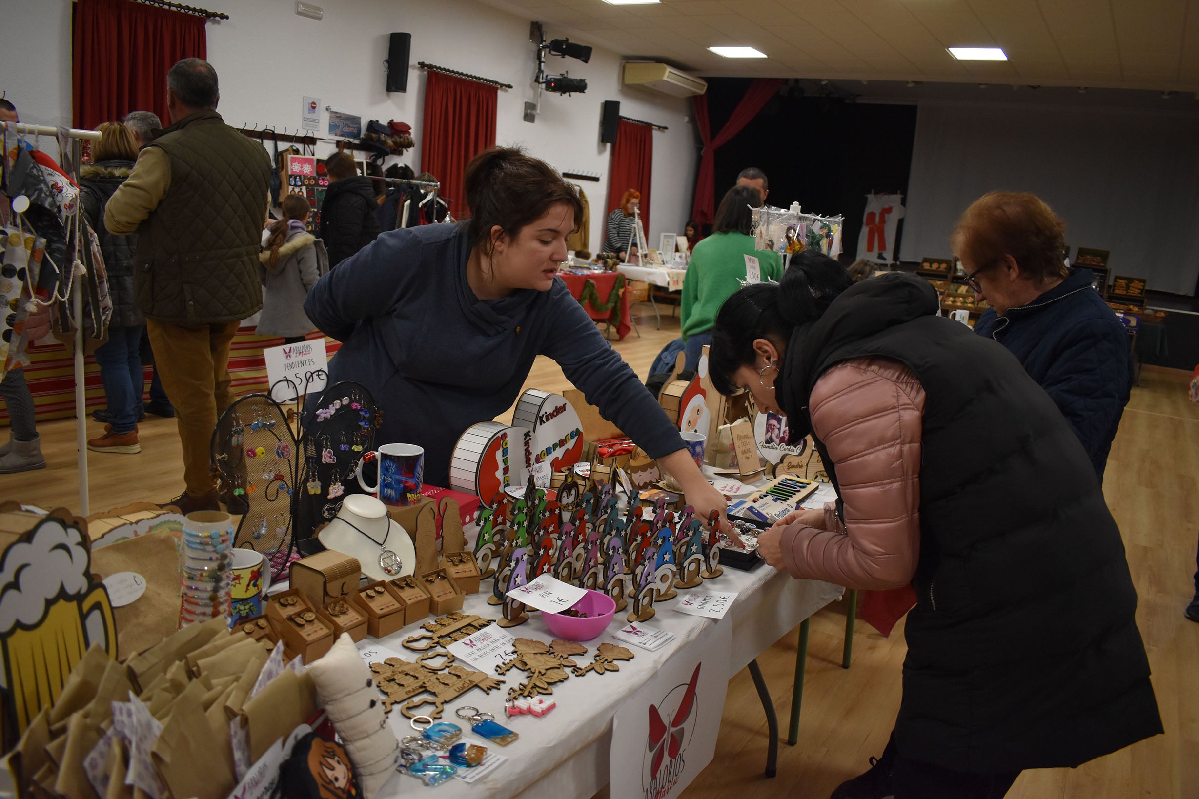 Así ha sido el mercadillo solidario a favor del proyecto Mupol en Castellanos de Moriscos