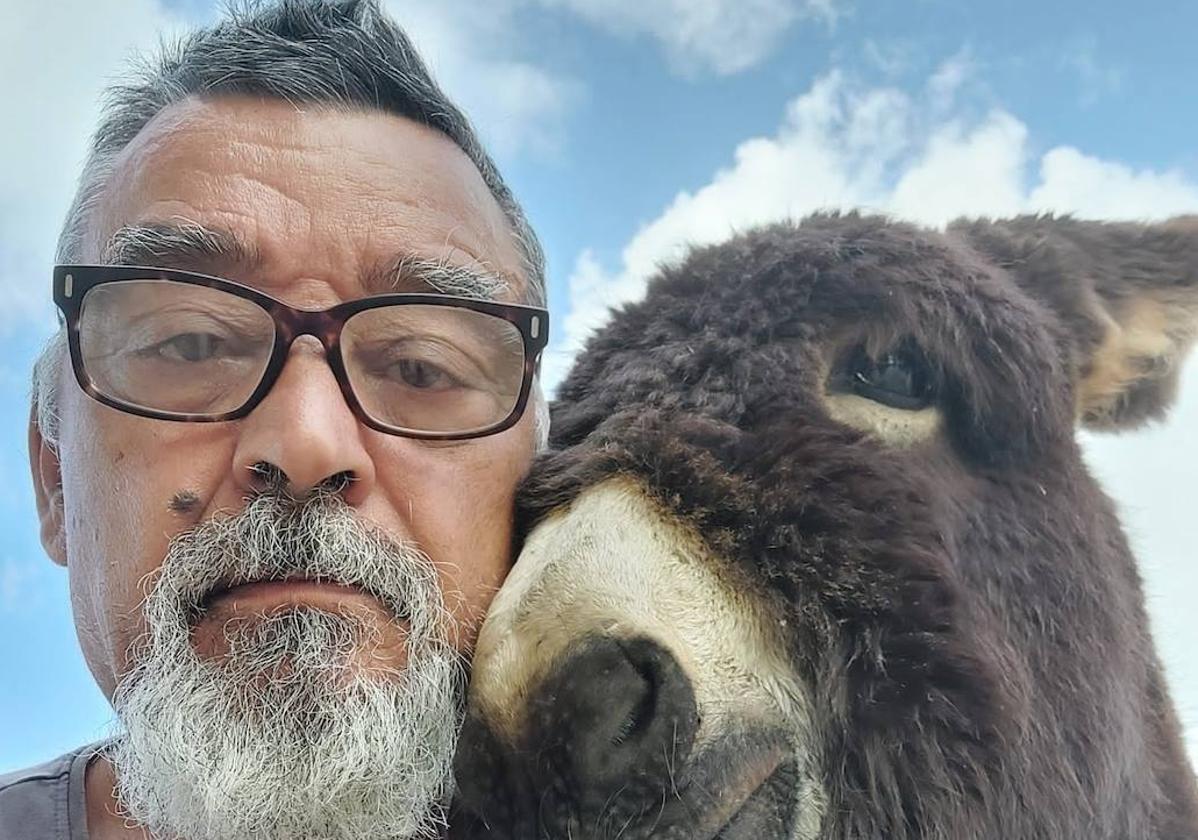  José Mozo, con uno de sus animales.