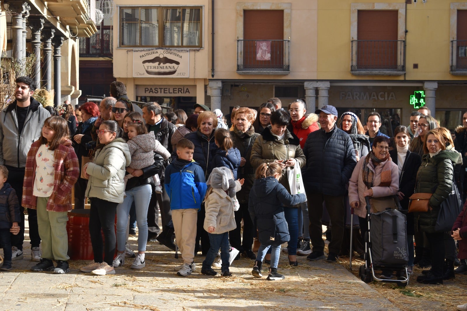 La Plaza Mayor de Alba de Tormes convertida en Belén después de más de quince años