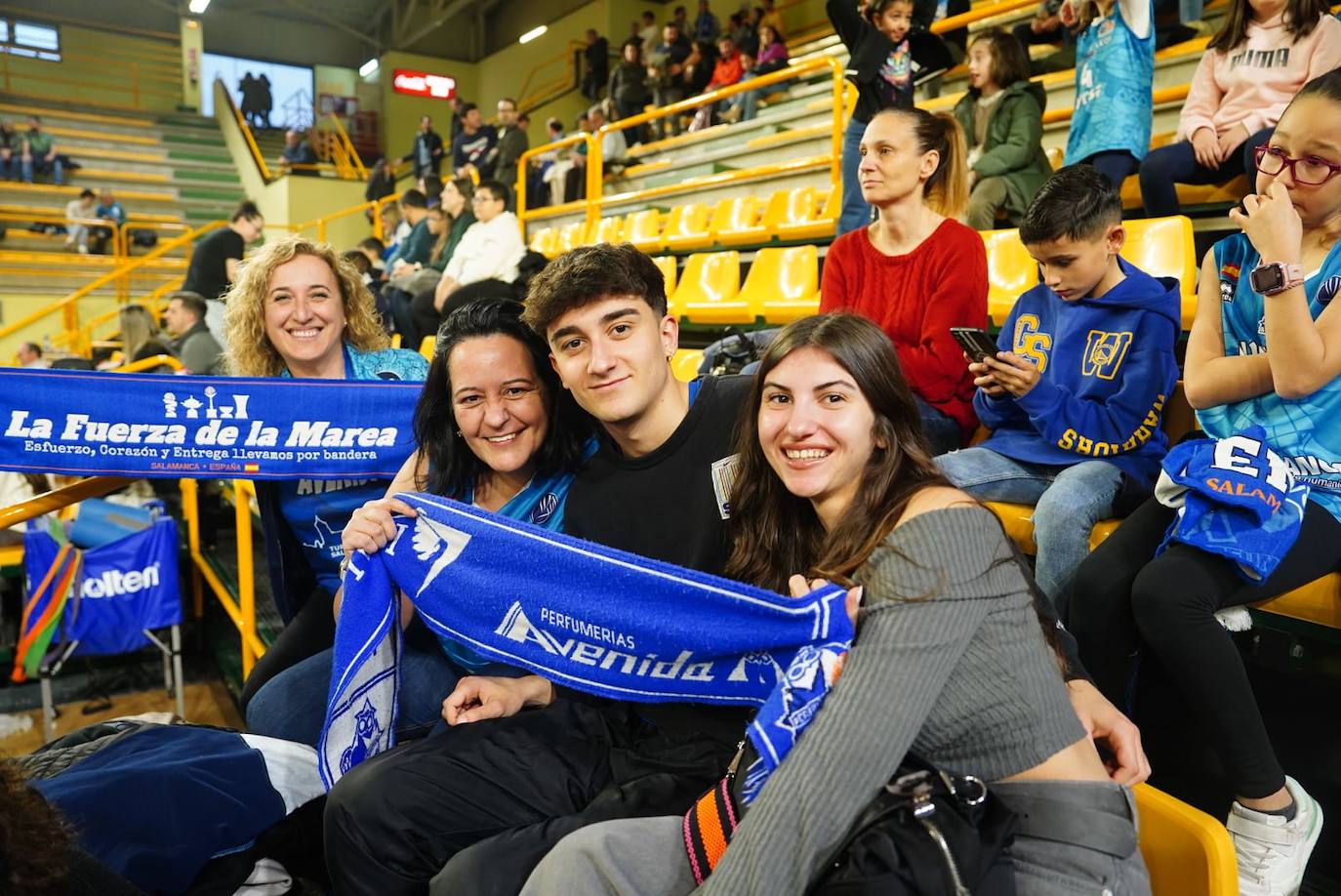 Búscate en la grada del Würzburg en el partido contra el Araski