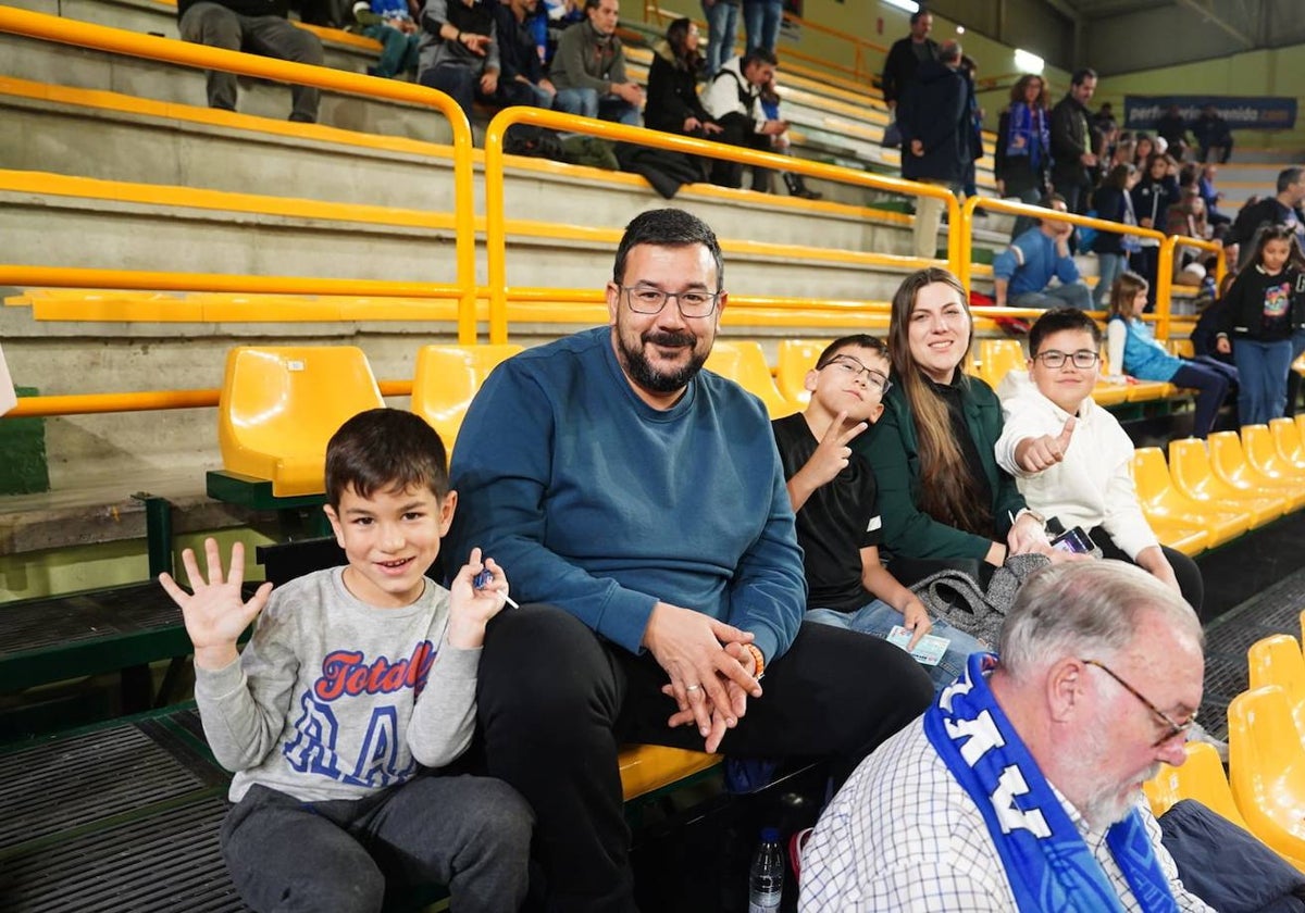 Búscate en la grada del Würzburg en el partido contra el Araski