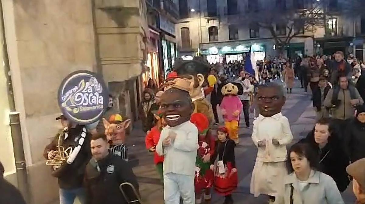 El Rosario desfila la solidaridad por toda Salamanca