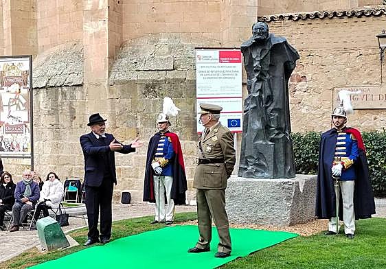Un momento de la representación del enfrentamiento entre Unamuno y Primo de Rivera en el homenaje al rector