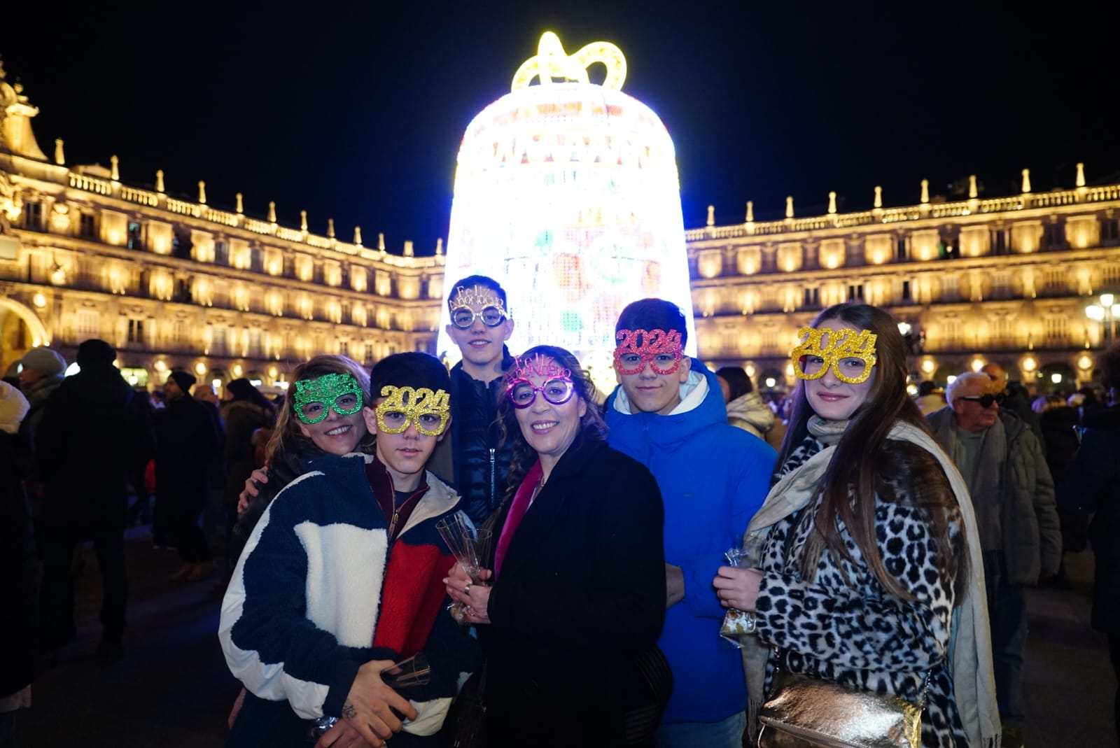 La Plaza Mayor de Salamanca se llena para dar la bienvenida a 2024