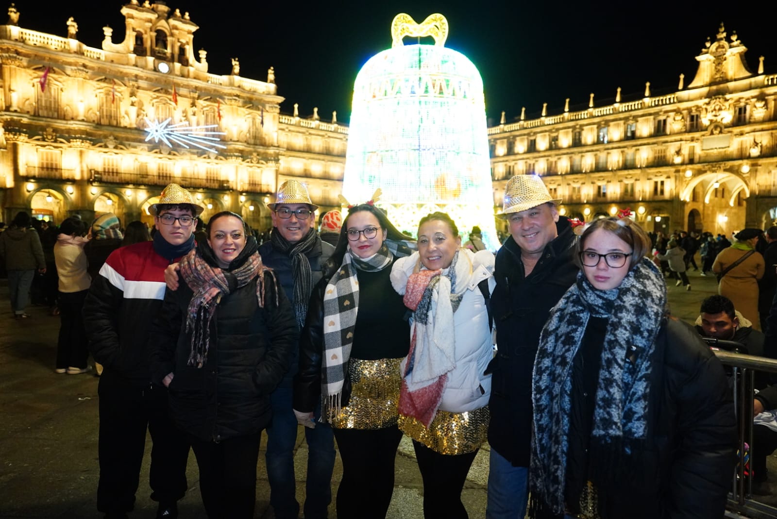 La Plaza Mayor de Salamanca se llena para dar la bienvenida a 2024