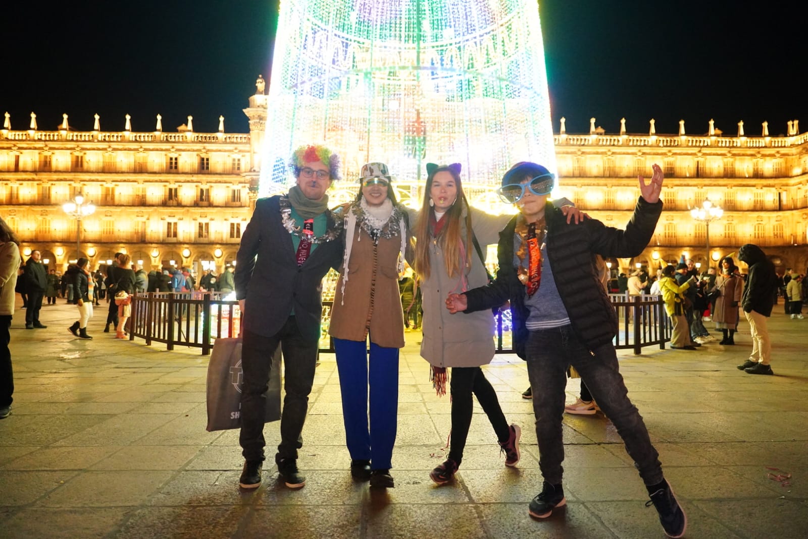 La Plaza Mayor de Salamanca se llena para dar la bienvenida a 2024
