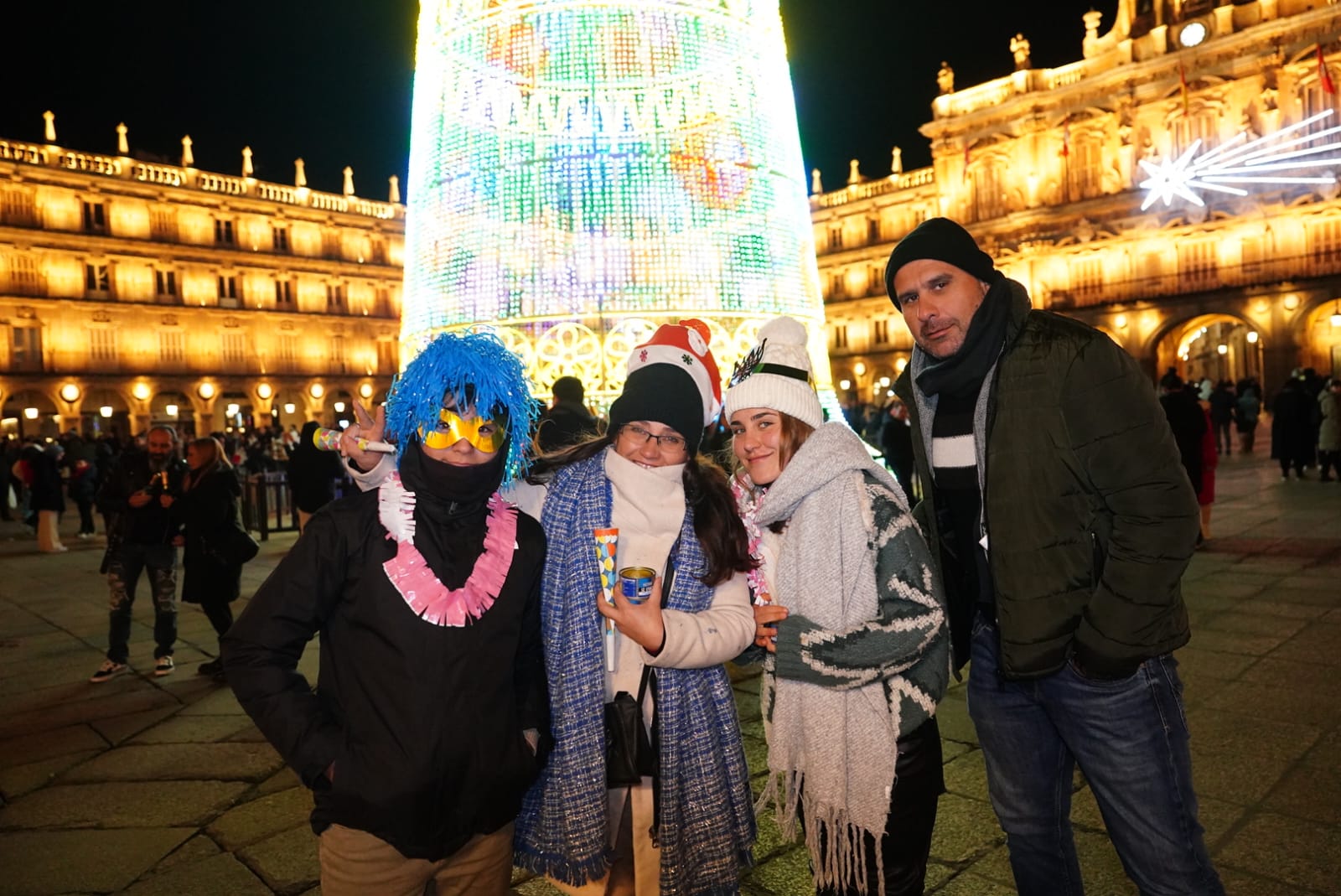 La Plaza Mayor de Salamanca se llena para dar la bienvenida a 2024