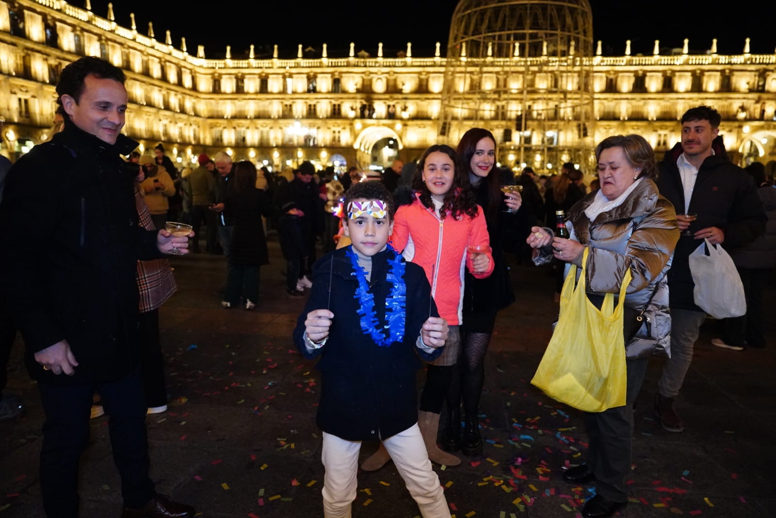 La Plaza Mayor de Salamanca se llena para dar la bienvenida a 2024