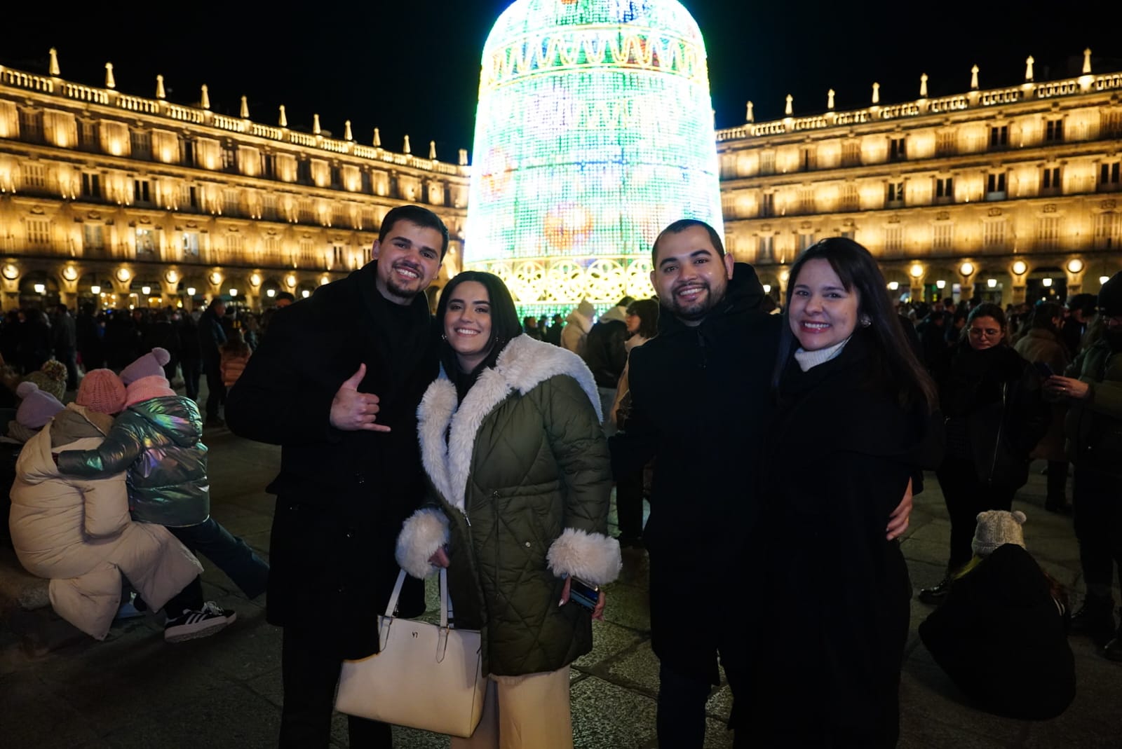 La Plaza Mayor de Salamanca se llena para dar la bienvenida a 2024