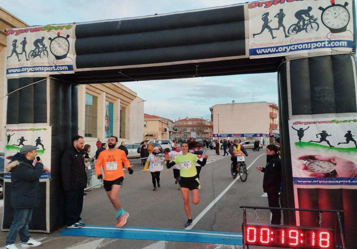 Alberto Bueno y Fany Tobal fueron los más rápidos en la San Silvestre de Villares