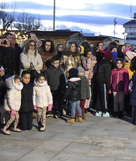 Imagen secundaria 2 - La cabalgata recorrió las calles de Fuentes de Oñoro y Vilar Formoso