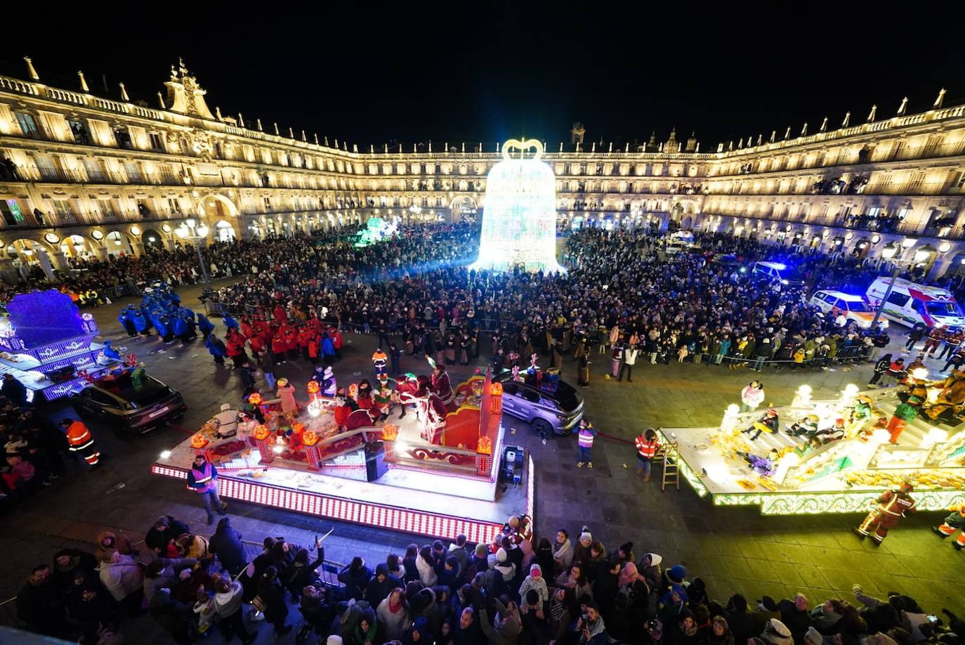 Los Reyes Magos reclaman la paz desde la Plaza Mayor de Salamanca