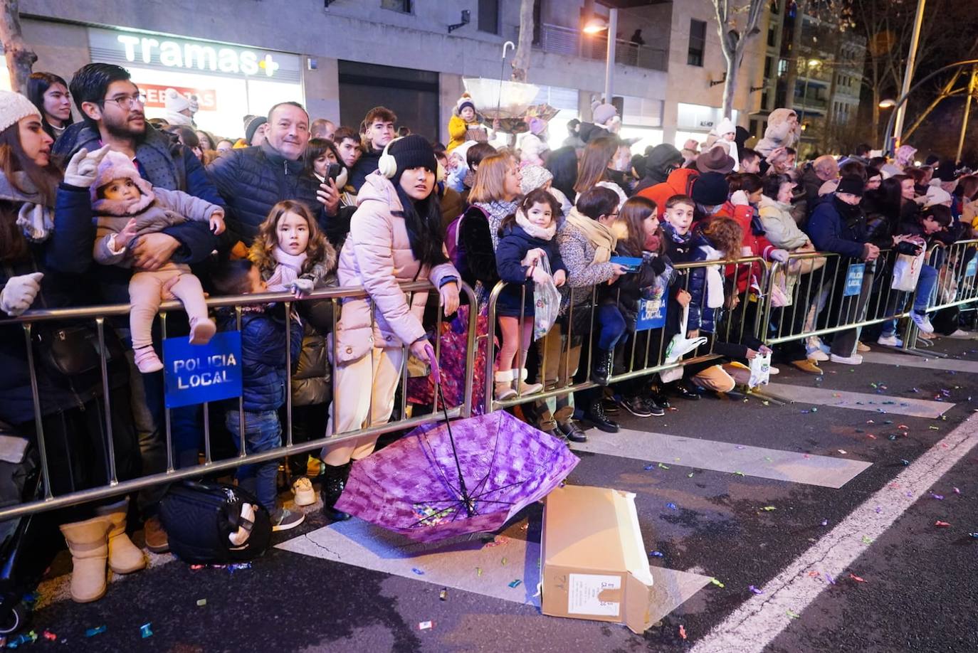 Los Reyes Magos reclaman la paz desde la Plaza Mayor de Salamanca