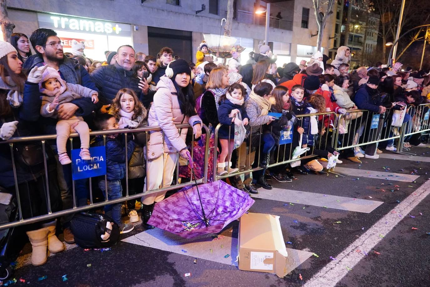 Los Reyes Magos reclaman la paz desde la Plaza Mayor de Salamanca