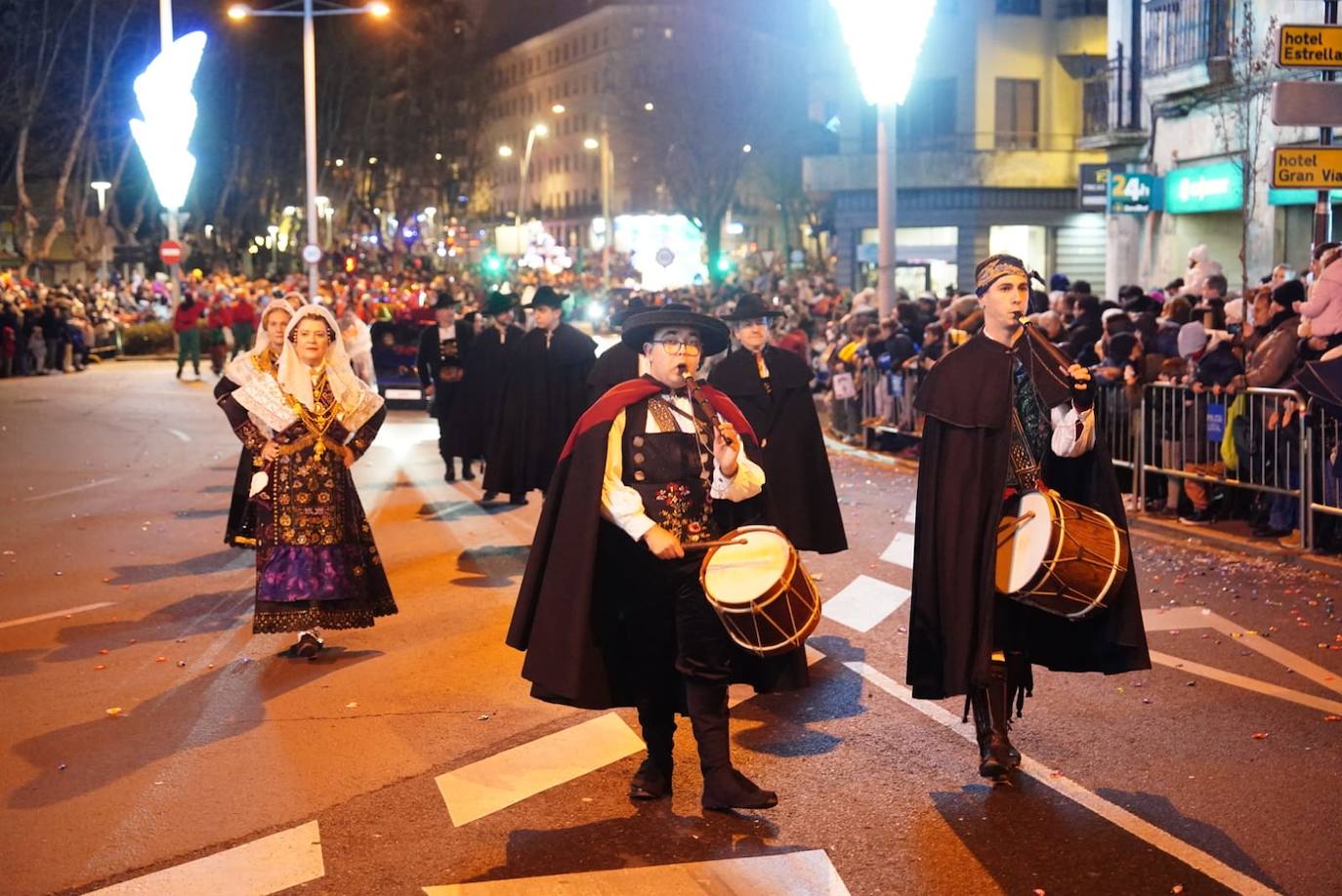 Los Reyes Magos reclaman la paz desde la Plaza Mayor de Salamanca