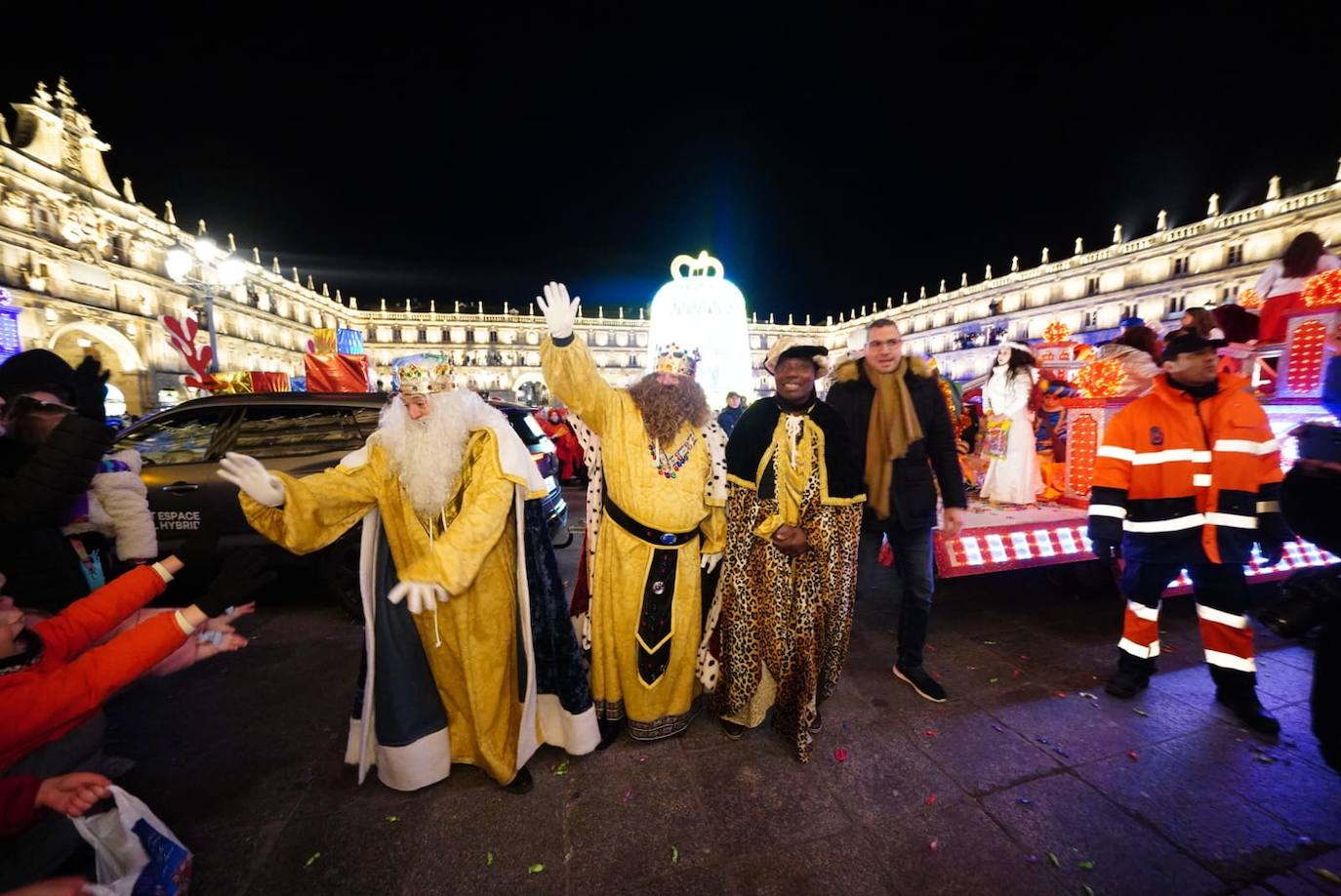 Los Reyes Magos reclaman la paz desde la Plaza Mayor de Salamanca