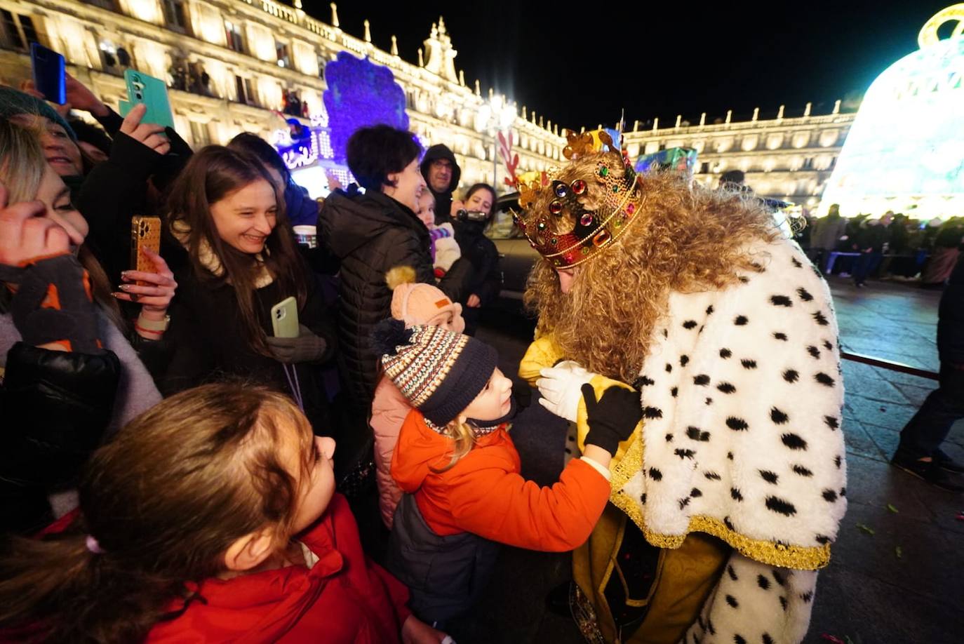 Los Reyes Magos reclaman la paz desde la Plaza Mayor de Salamanca