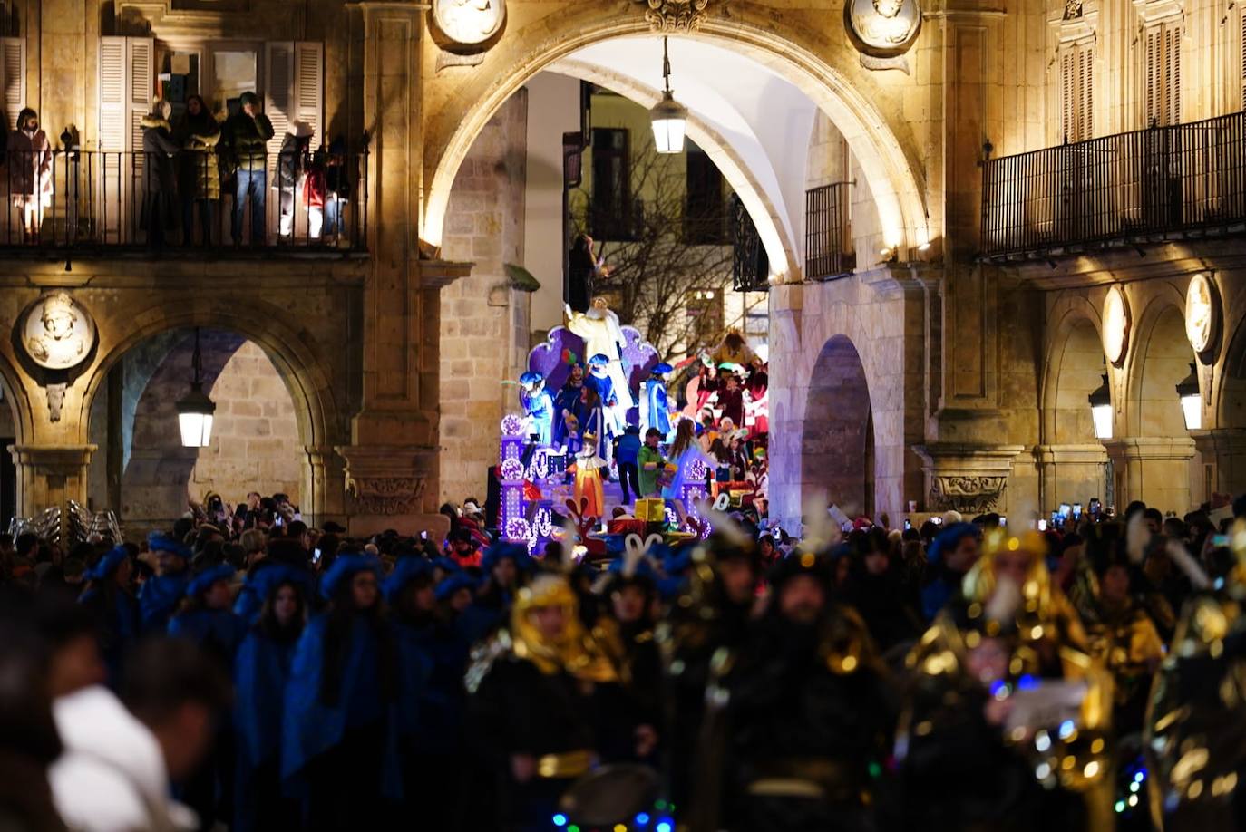 Los Reyes Magos reclaman la paz desde la Plaza Mayor de Salamanca