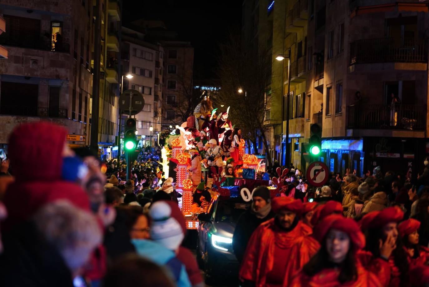 Los Reyes Magos reclaman la paz desde la Plaza Mayor de Salamanca