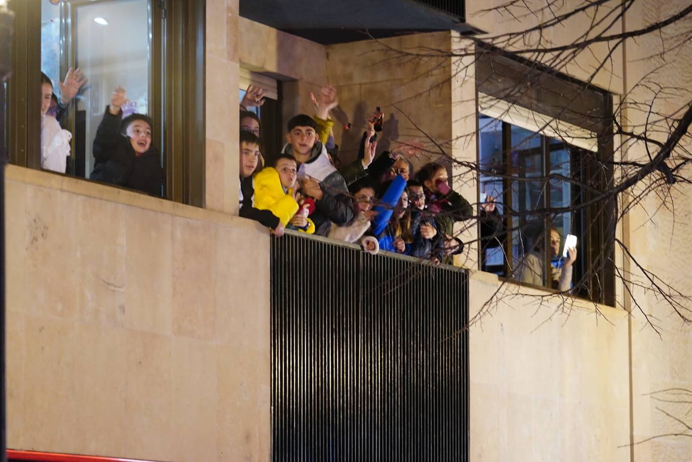 Los Reyes Magos reclaman la paz desde la Plaza Mayor de Salamanca