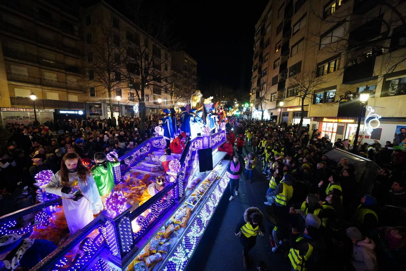 Los Reyes Magos reclaman la paz desde la Plaza Mayor de Salamanca