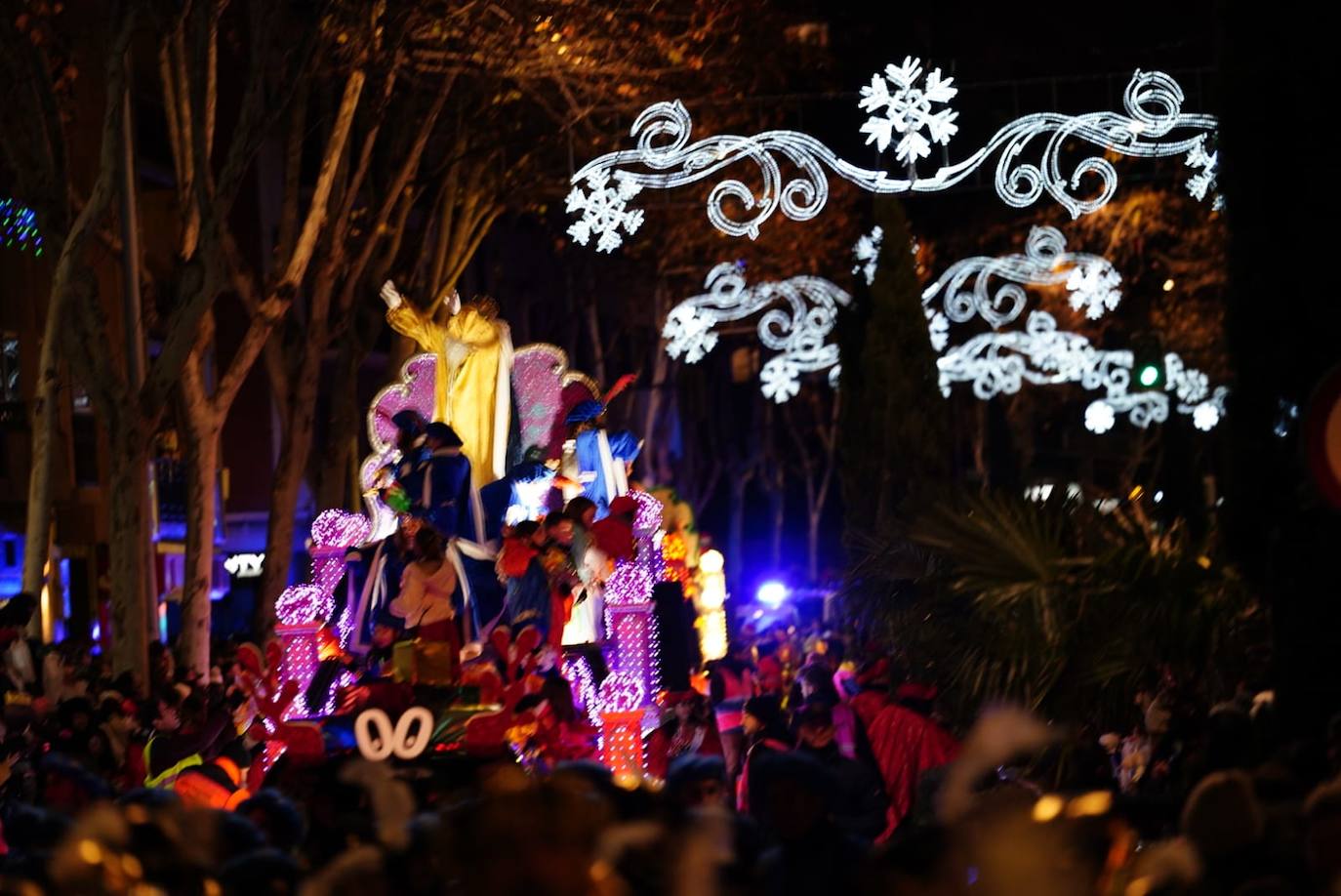 Los Reyes Magos reclaman la paz desde la Plaza Mayor de Salamanca