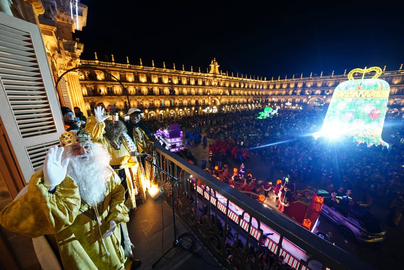 Los Reyes Magos reclaman la paz desde la Plaza Mayor de Salamanca