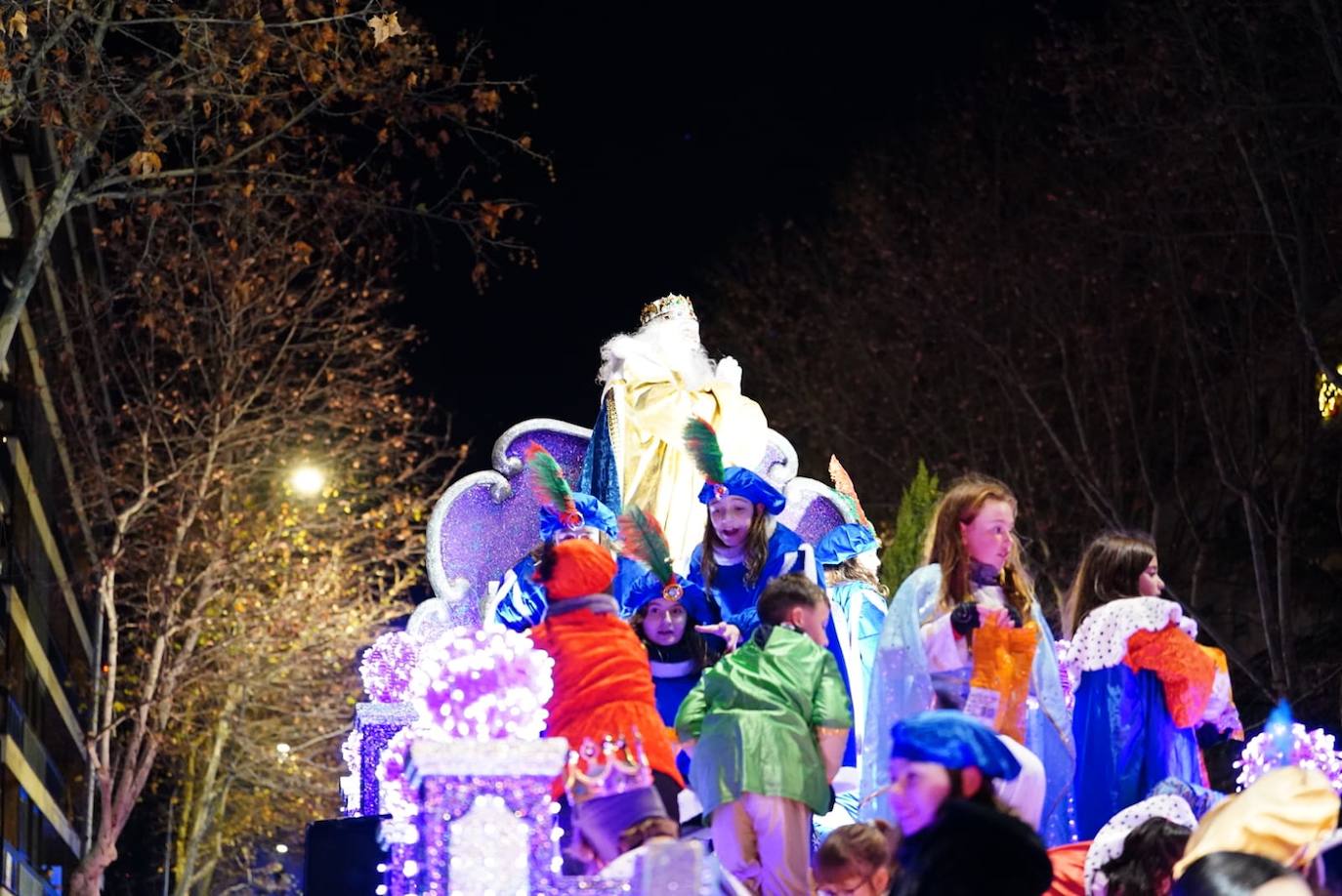 Los Reyes Magos reclaman la paz desde la Plaza Mayor de Salamanca