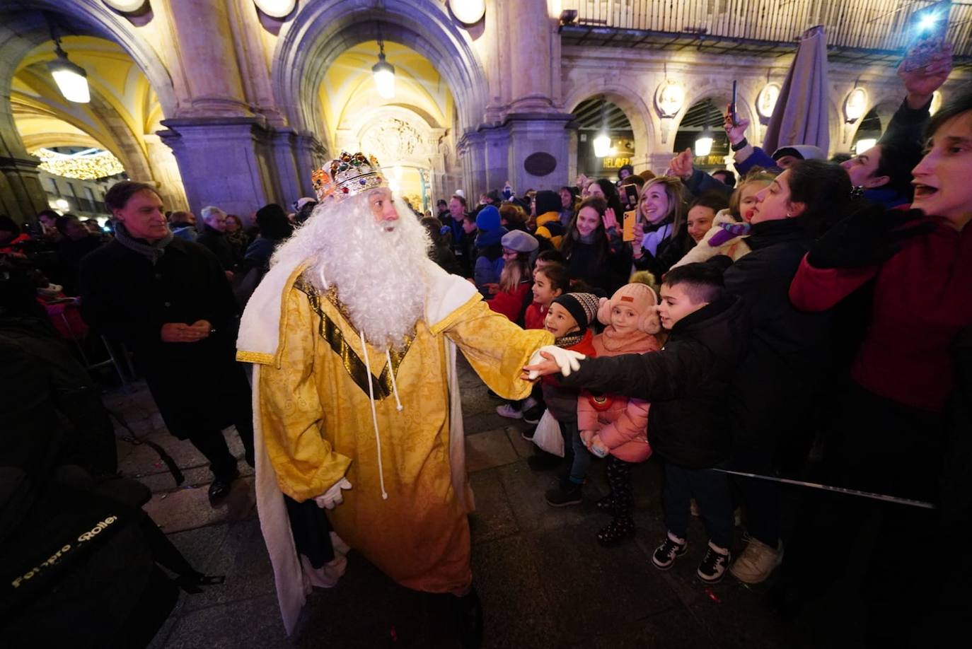 Los Reyes Magos reclaman la paz desde la Plaza Mayor de Salamanca