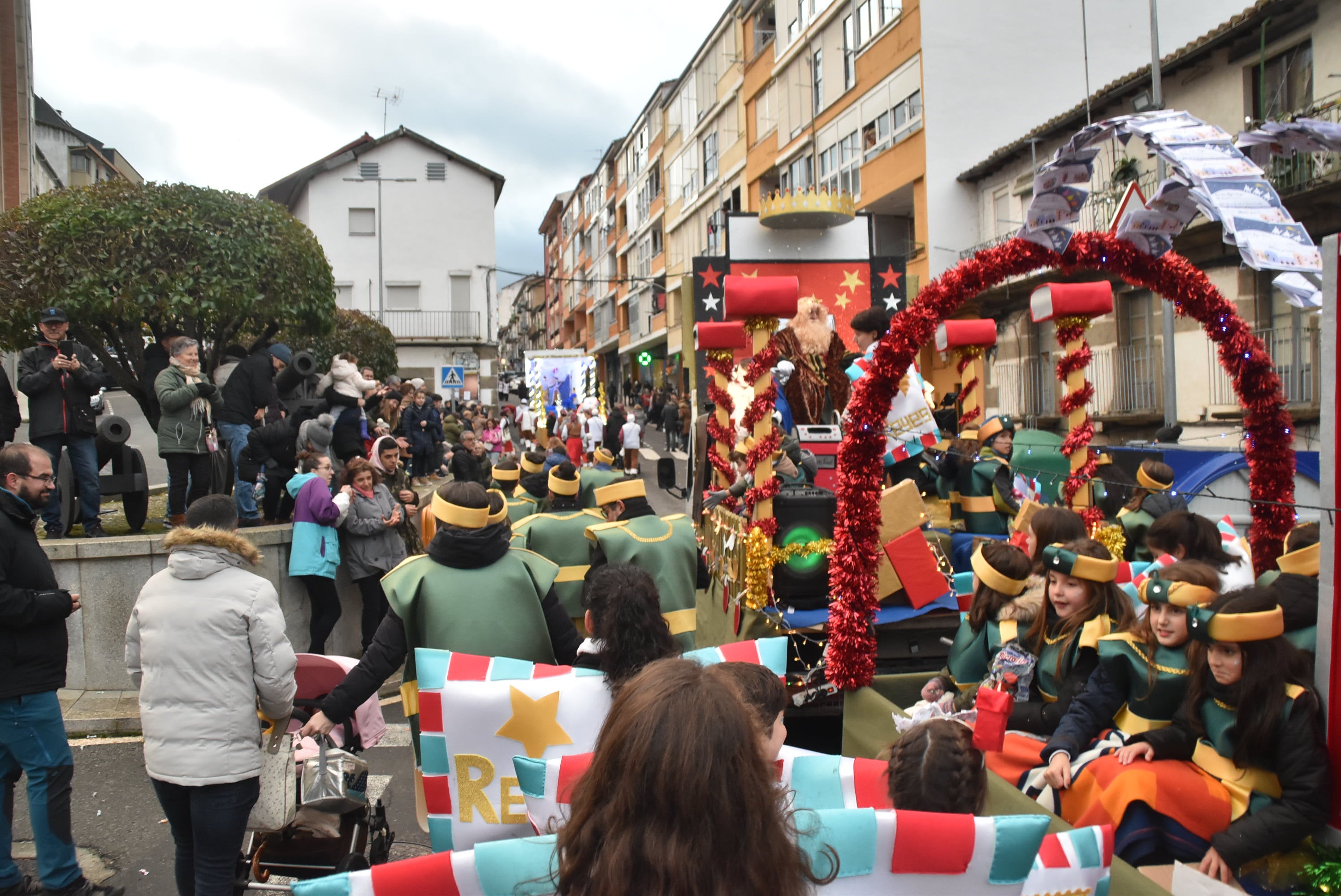 La llegada de los Reyes Magos llena las calles de Béjar