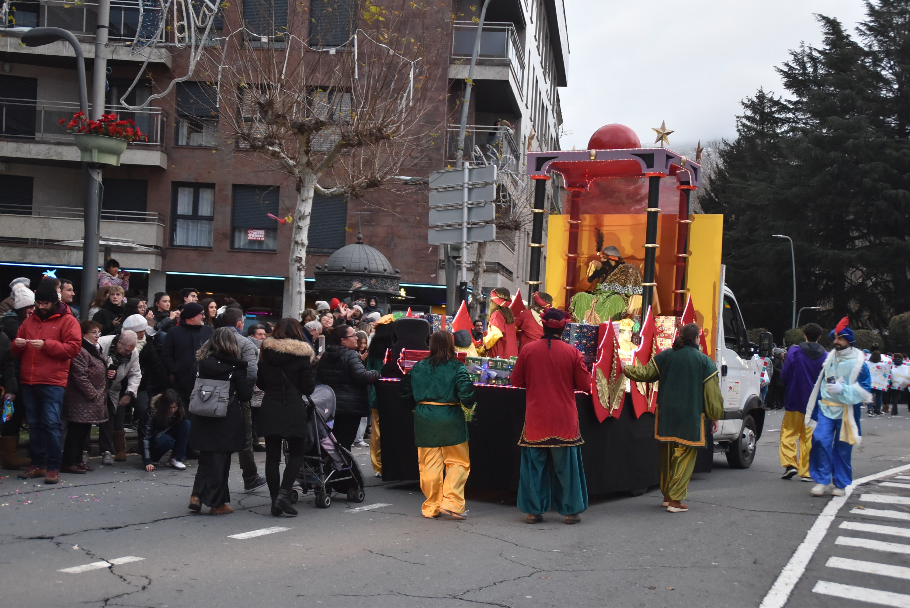 La llegada de los Reyes Magos llena las calles de Béjar