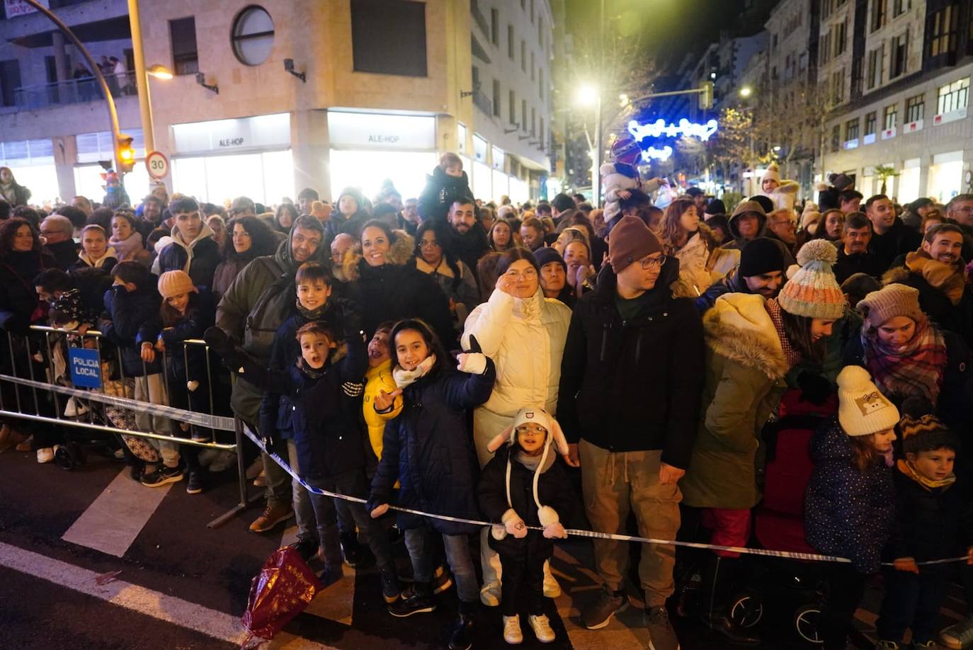 Los Reyes Magos reclaman la paz desde la Plaza Mayor de Salamanca