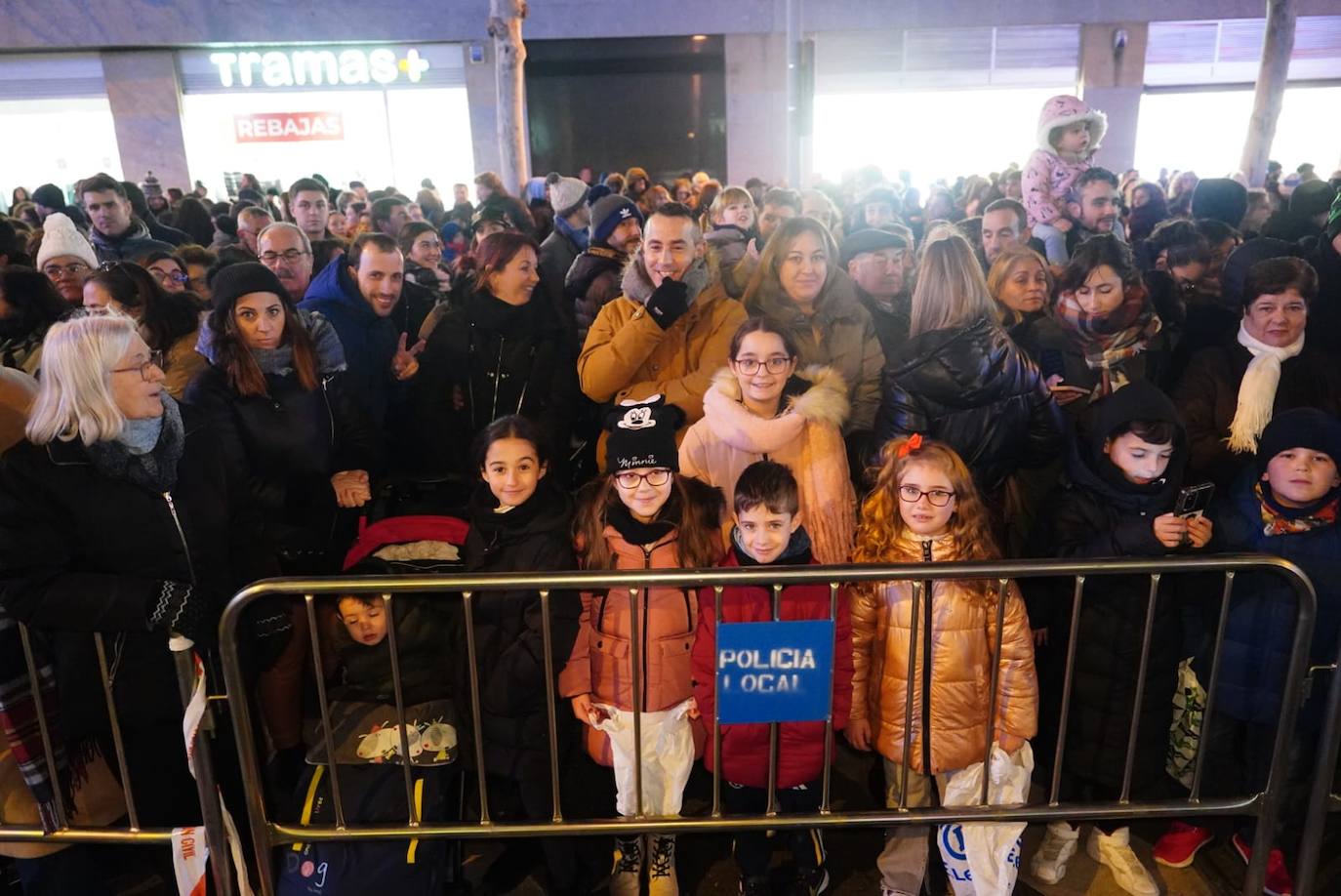 Los Reyes Magos reclaman la paz desde la Plaza Mayor de Salamanca