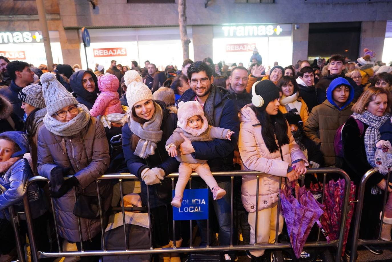 Los Reyes Magos reclaman la paz desde la Plaza Mayor de Salamanca