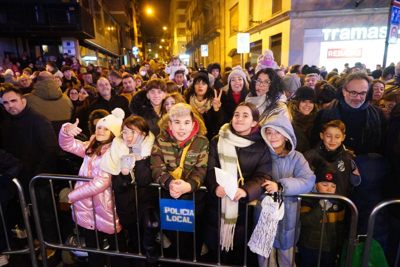 Los Reyes Magos reclaman la paz desde la Plaza Mayor de Salamanca