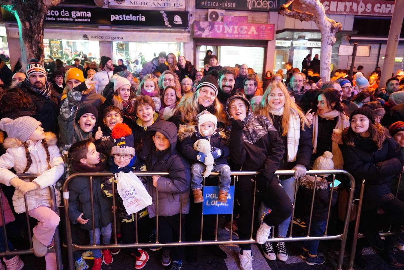 Los Reyes Magos reclaman la paz desde la Plaza Mayor de Salamanca